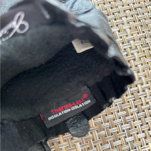 100% Genuine Leathers Gloves - Picture 8 of 8